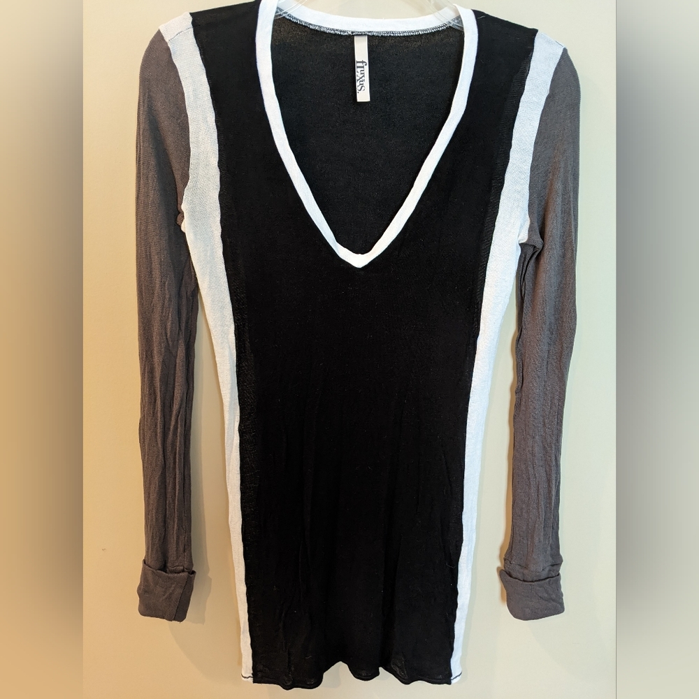 Made in USA, Fluxus, V-neck, long sleeve, neutral colorblock, super stretchy